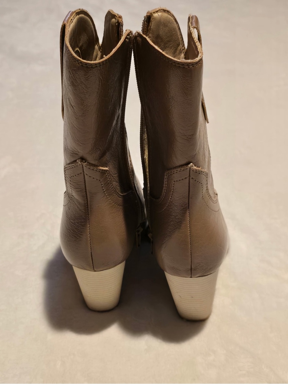 Women's Taupe Pointed-Toe Western Ankle Boots 6.5 Women’s NWOB - Picture 6 of 7